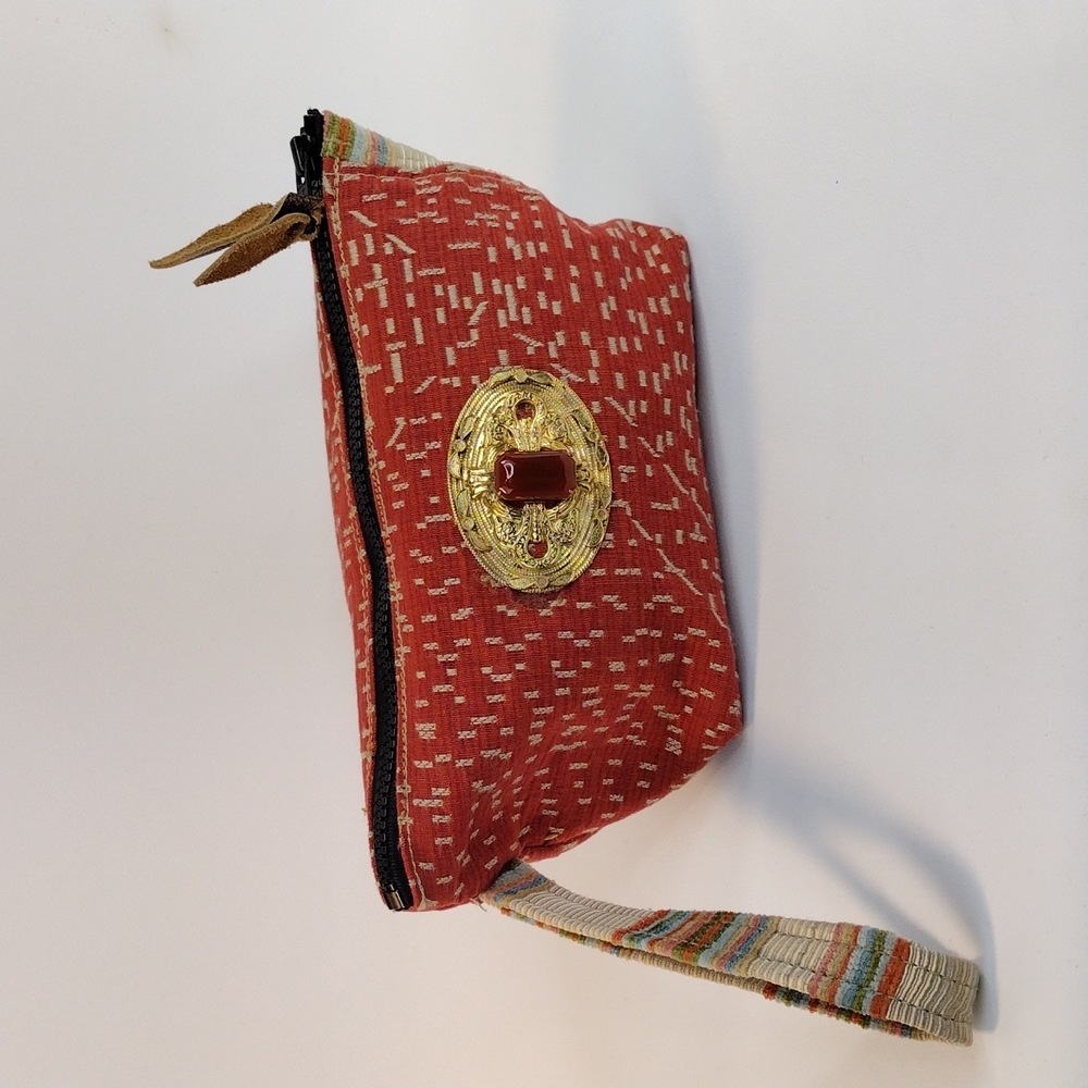 Clutch there is a small glue spot cant hardly see it but it is there